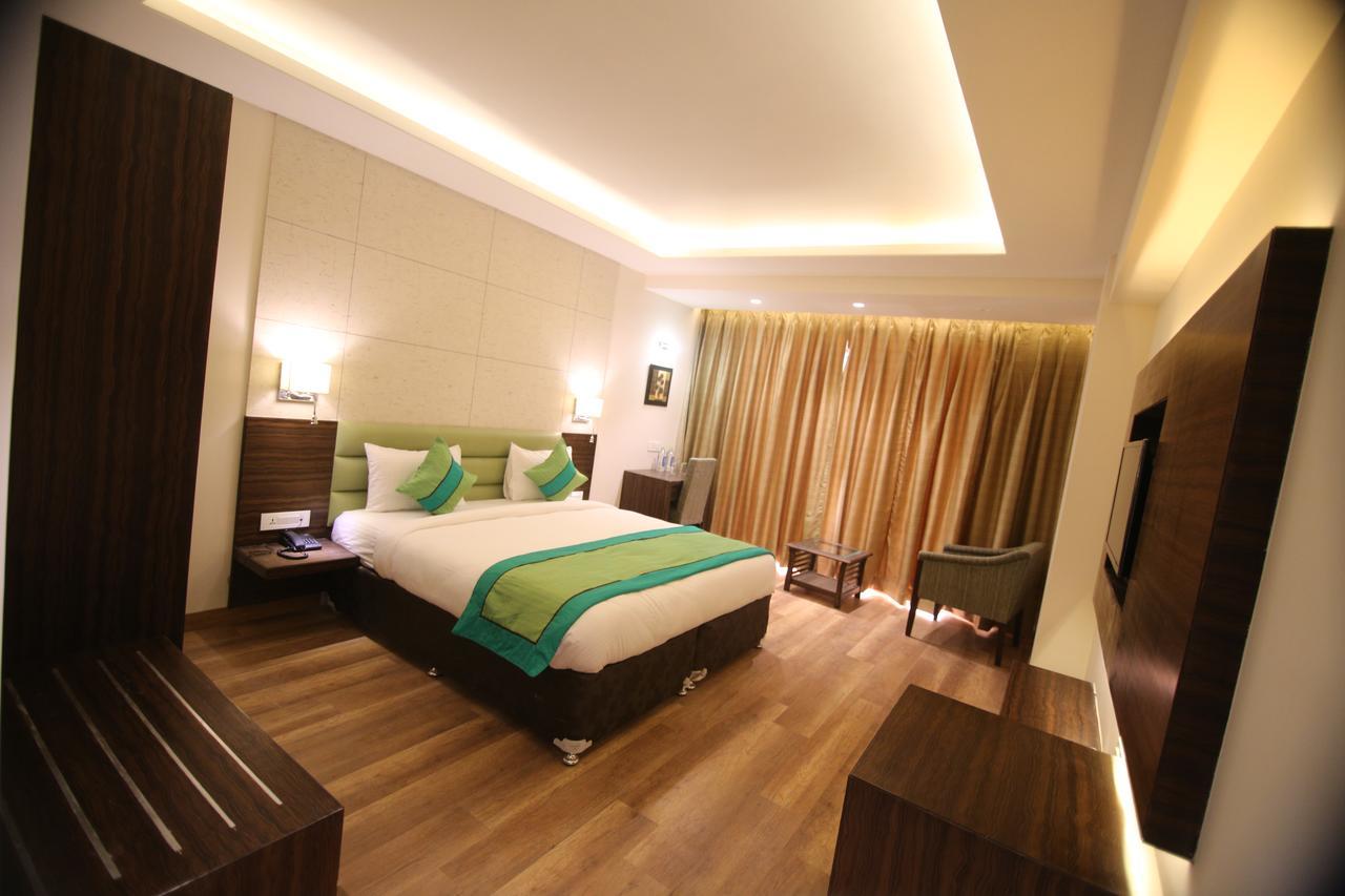 The Mystic Palms Hotel Mathura Eksteriør billede