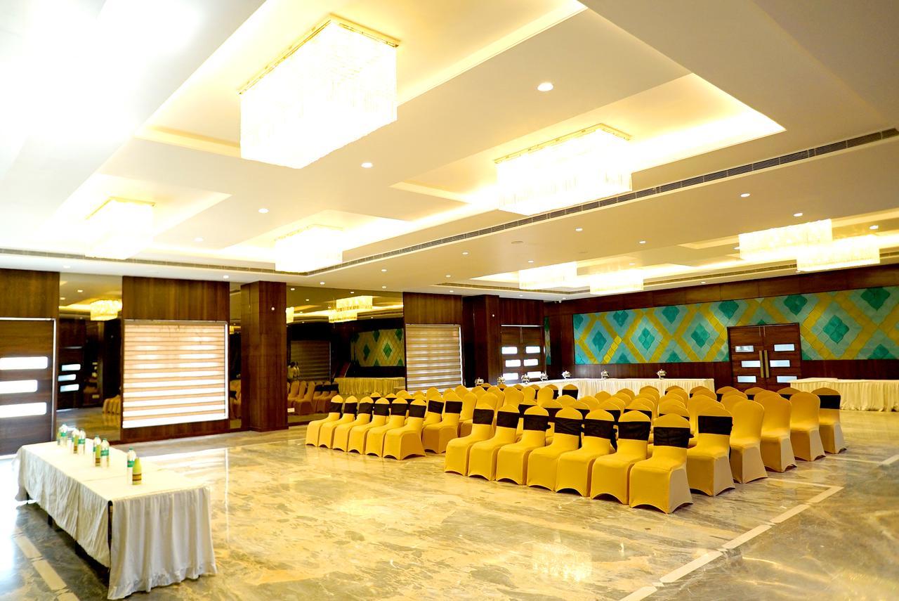 The Mystic Palms Hotel Mathura Eksteriør billede