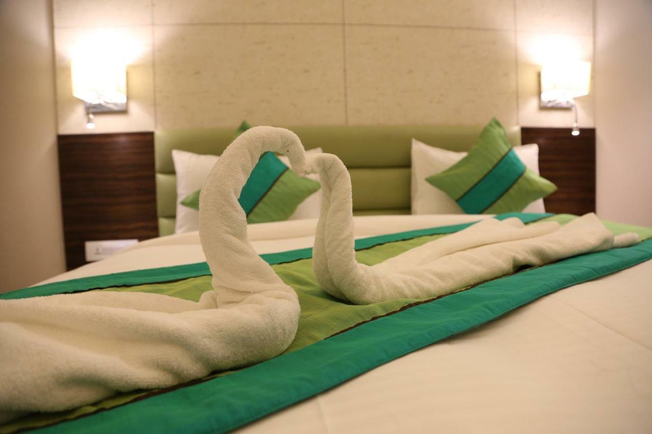 The Mystic Palms Hotel Mathura Eksteriør billede